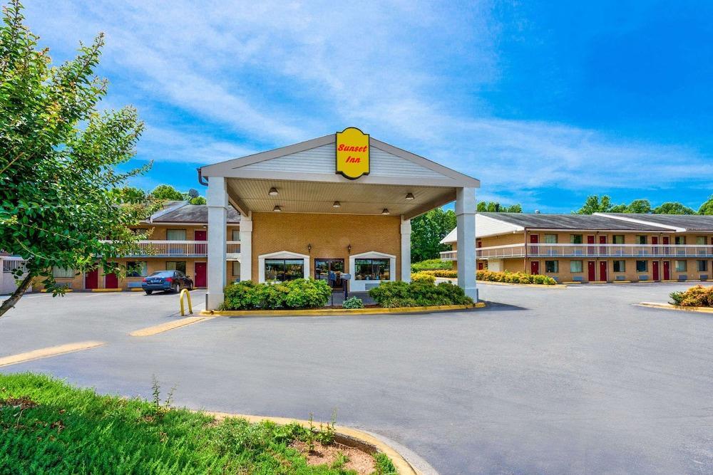 Sunset Inn Northlake Charlotte Exteriér fotografie